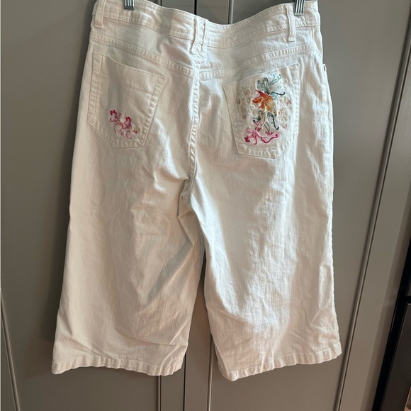 Bill Blass white Capri Pants with Pink Embroidery sz 12 - Picture 5 of 7